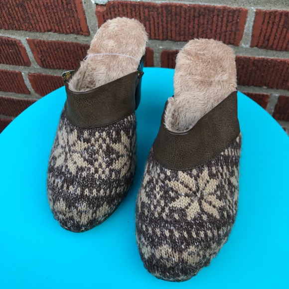 Muk Luks Kameryn Sweater Faux Fur Lined Clogs - Picture 3 of 8